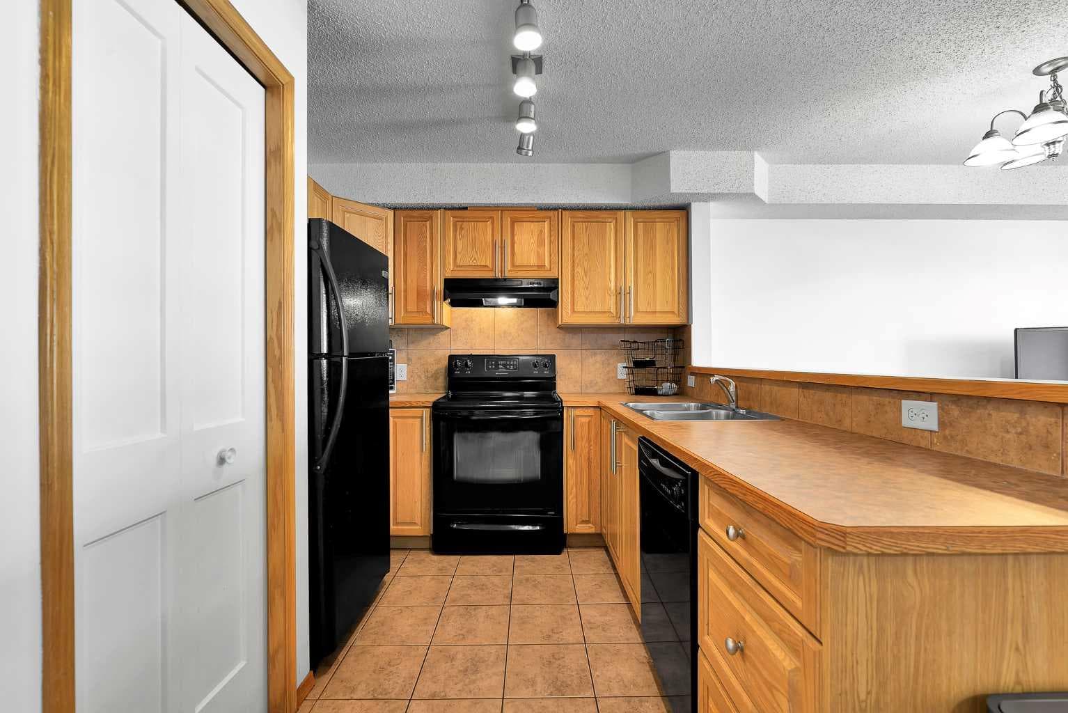 218, 92 Saddletree Court NE