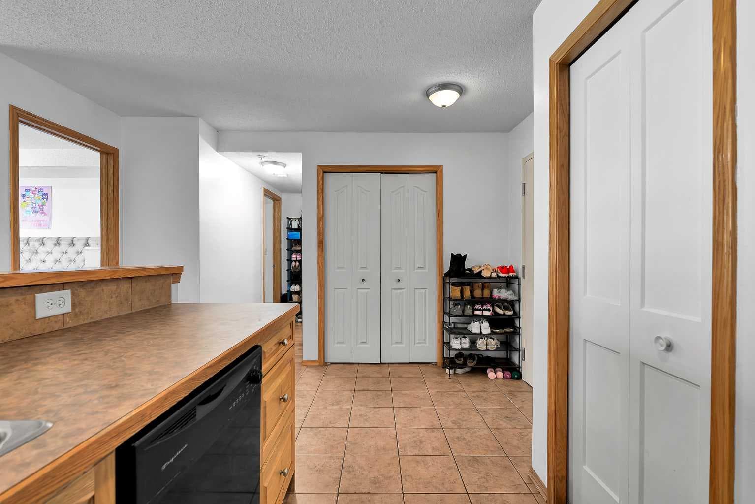 218, 92 Saddletree Court NE