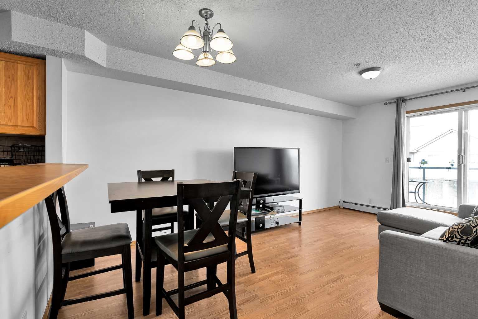 218, 92 Saddletree Court NE