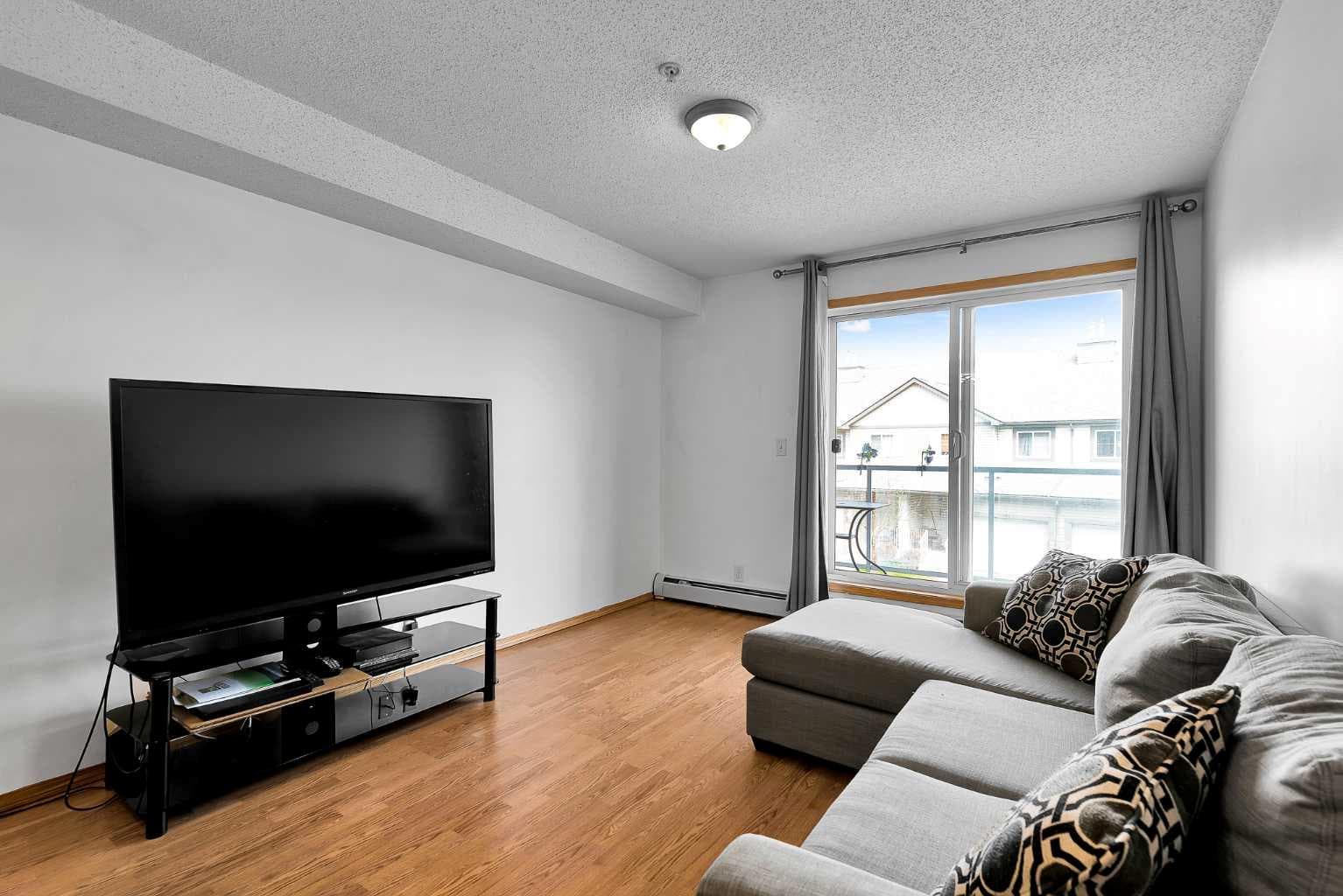 218, 92 Saddletree Court NE