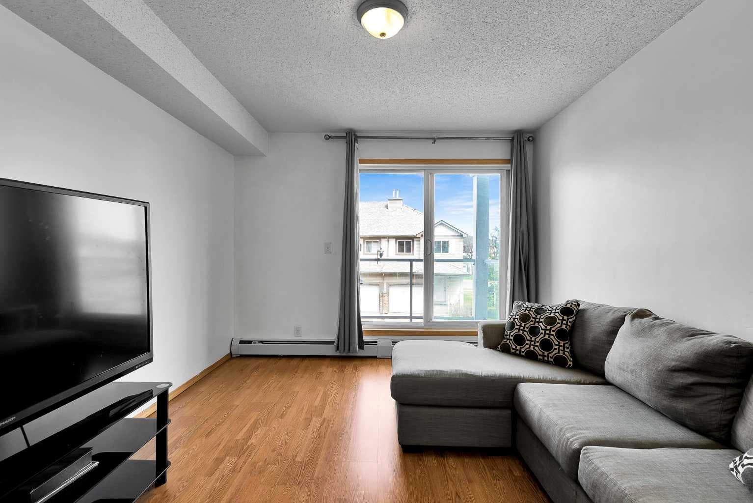 218, 92 Saddletree Court NE