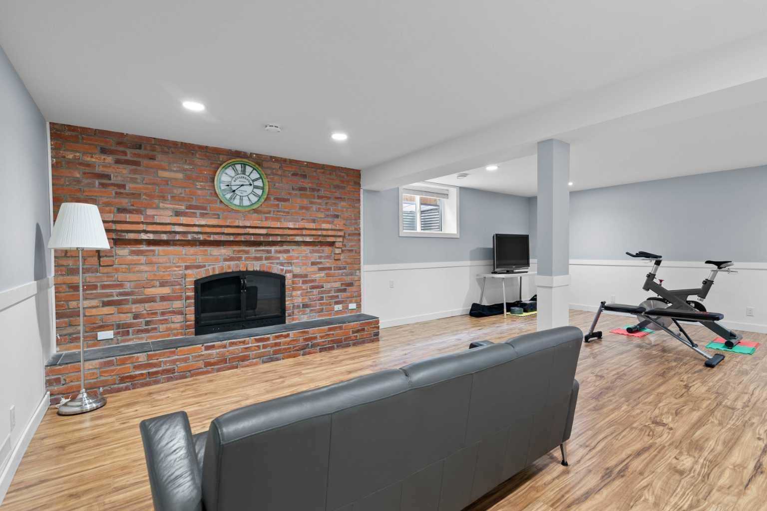 20 Mapleburn Drive SE