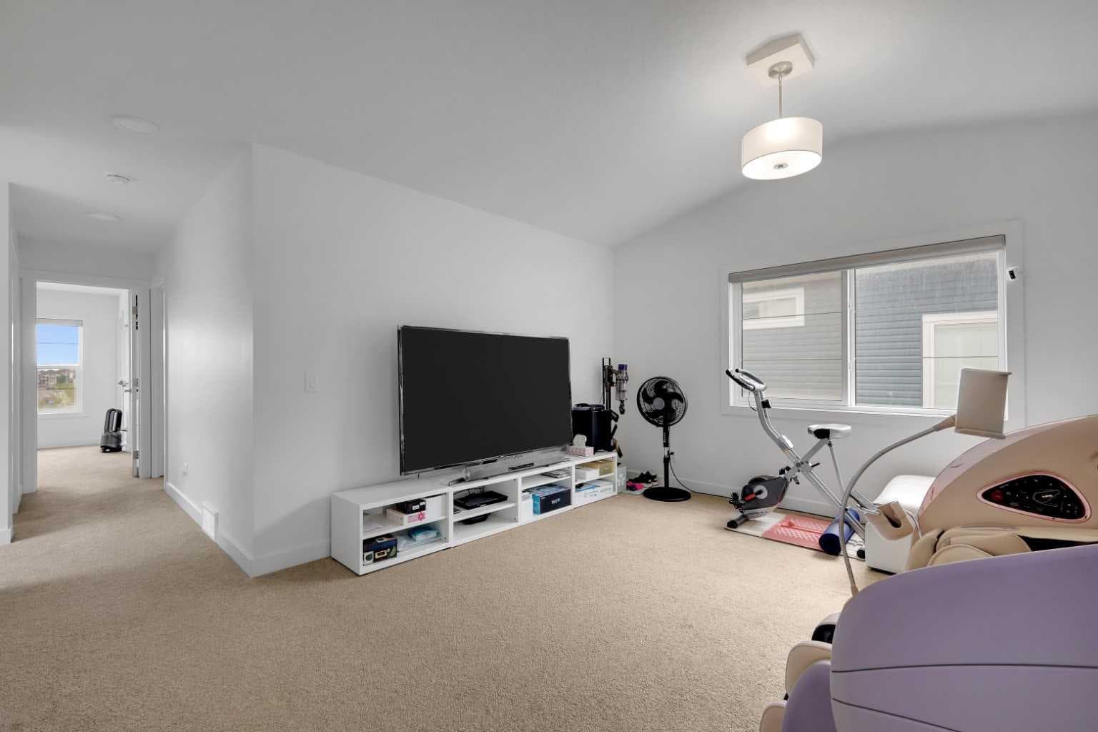 89 Amblehurst Gardens NW