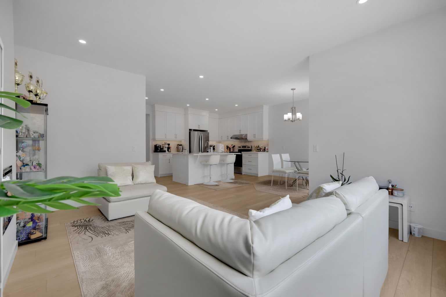 89 Amblehurst Gardens NW