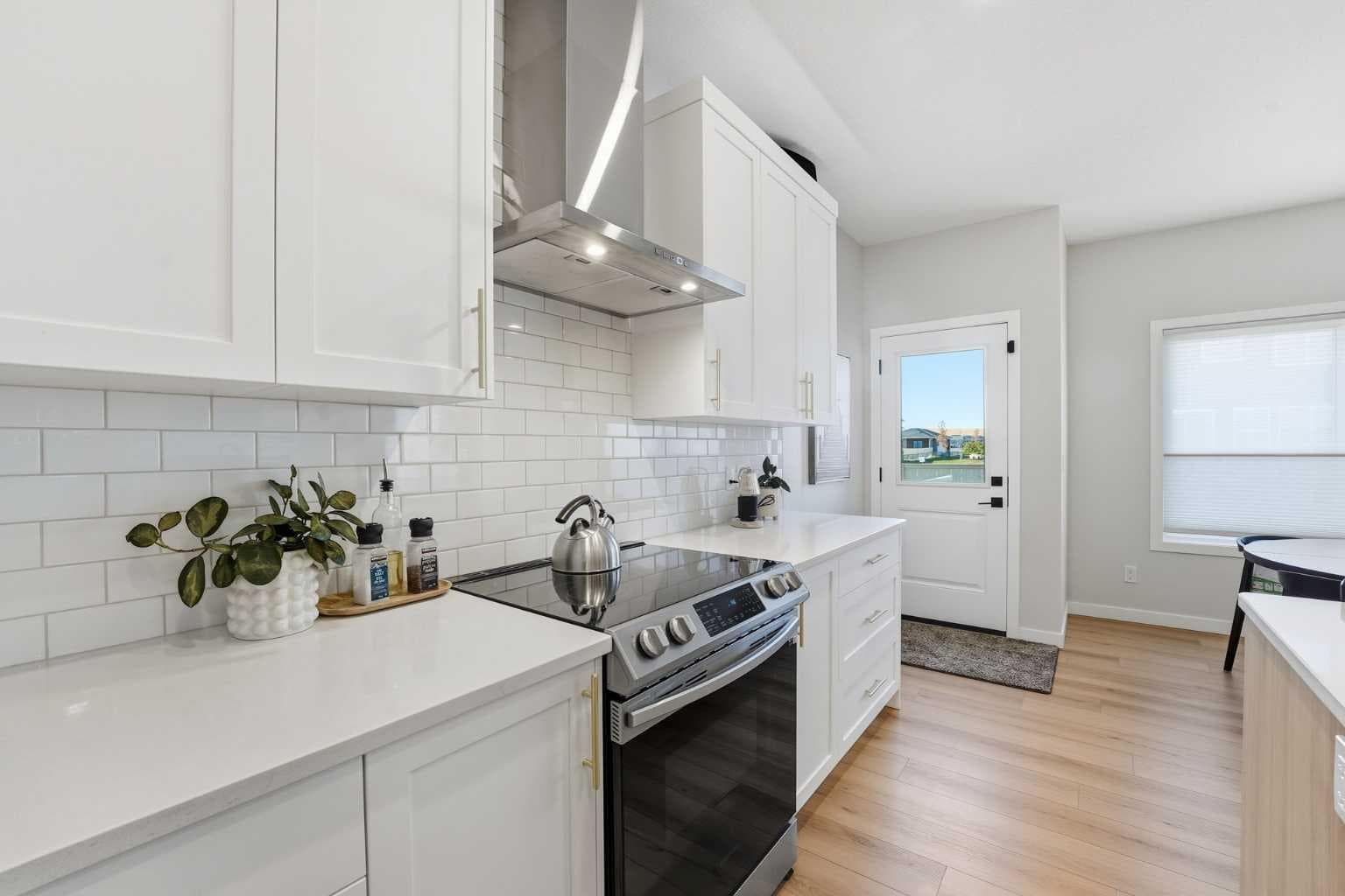 557 Baywater Manor SW