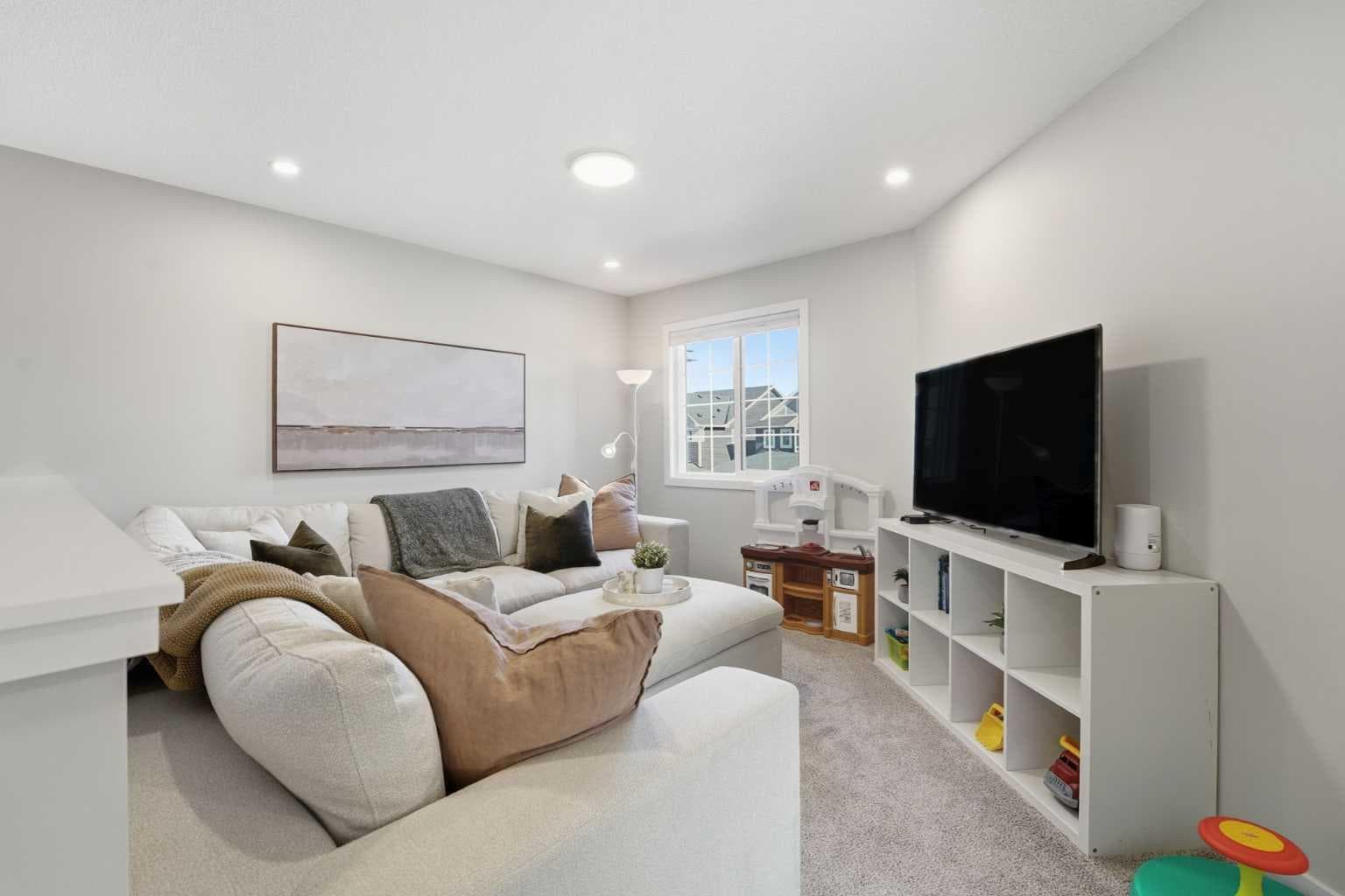 557 Baywater Manor SW