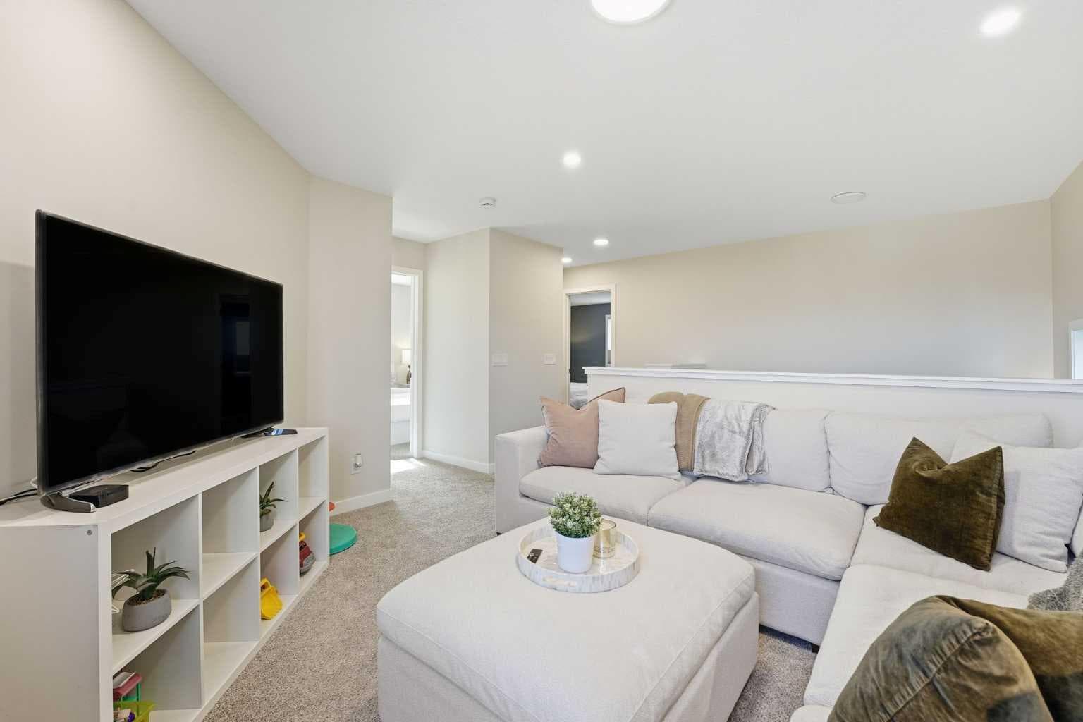 557 Baywater Manor SW