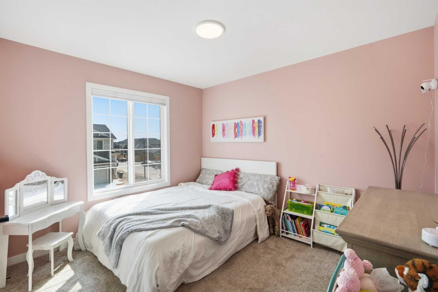 557 Baywater Manor SW