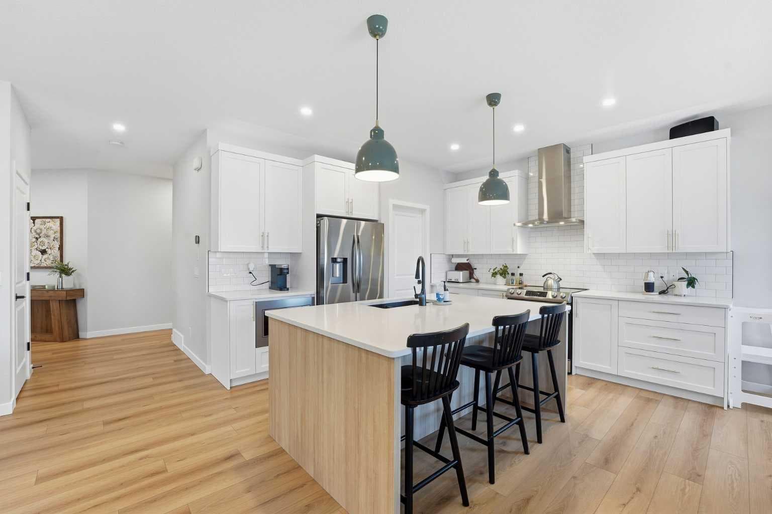 557 Baywater Manor SW