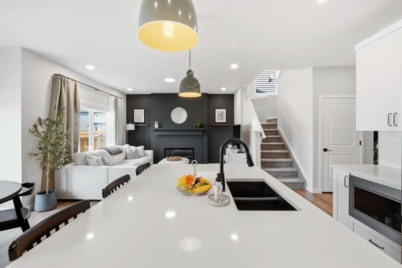 557 Baywater Manor SW