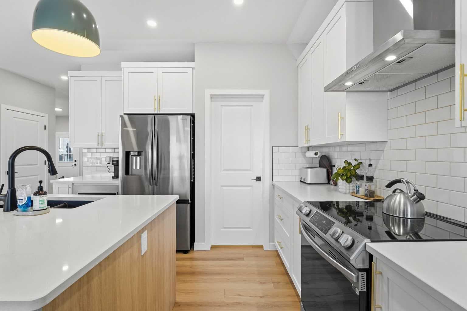 557 Baywater Manor SW