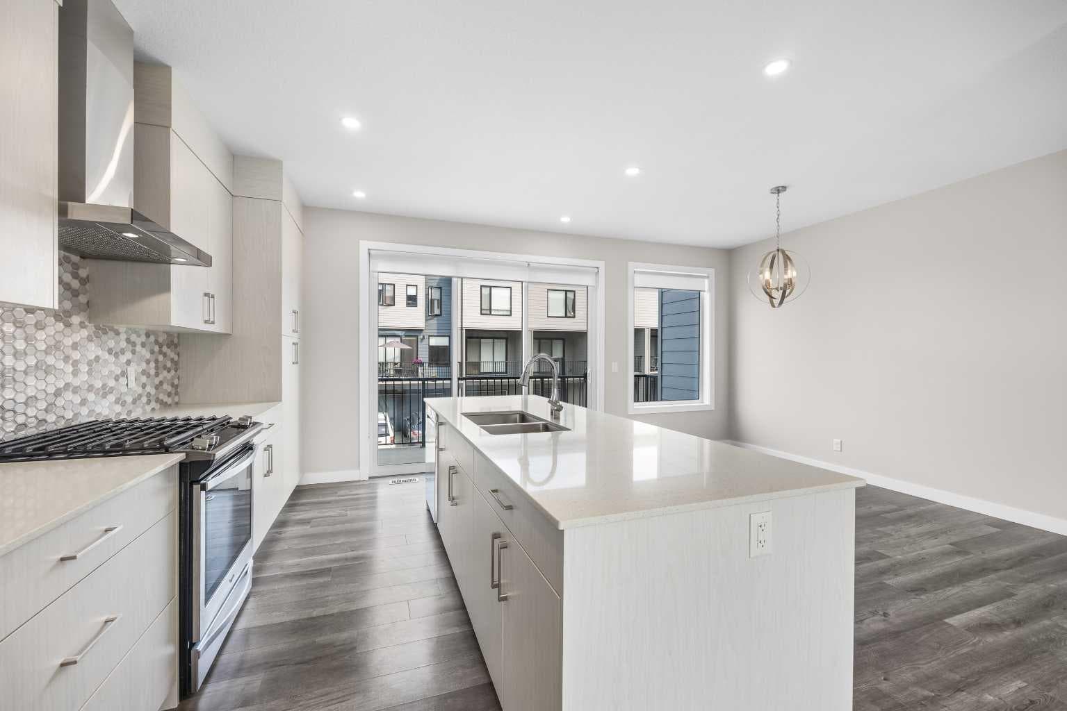615 Evanston Link NW