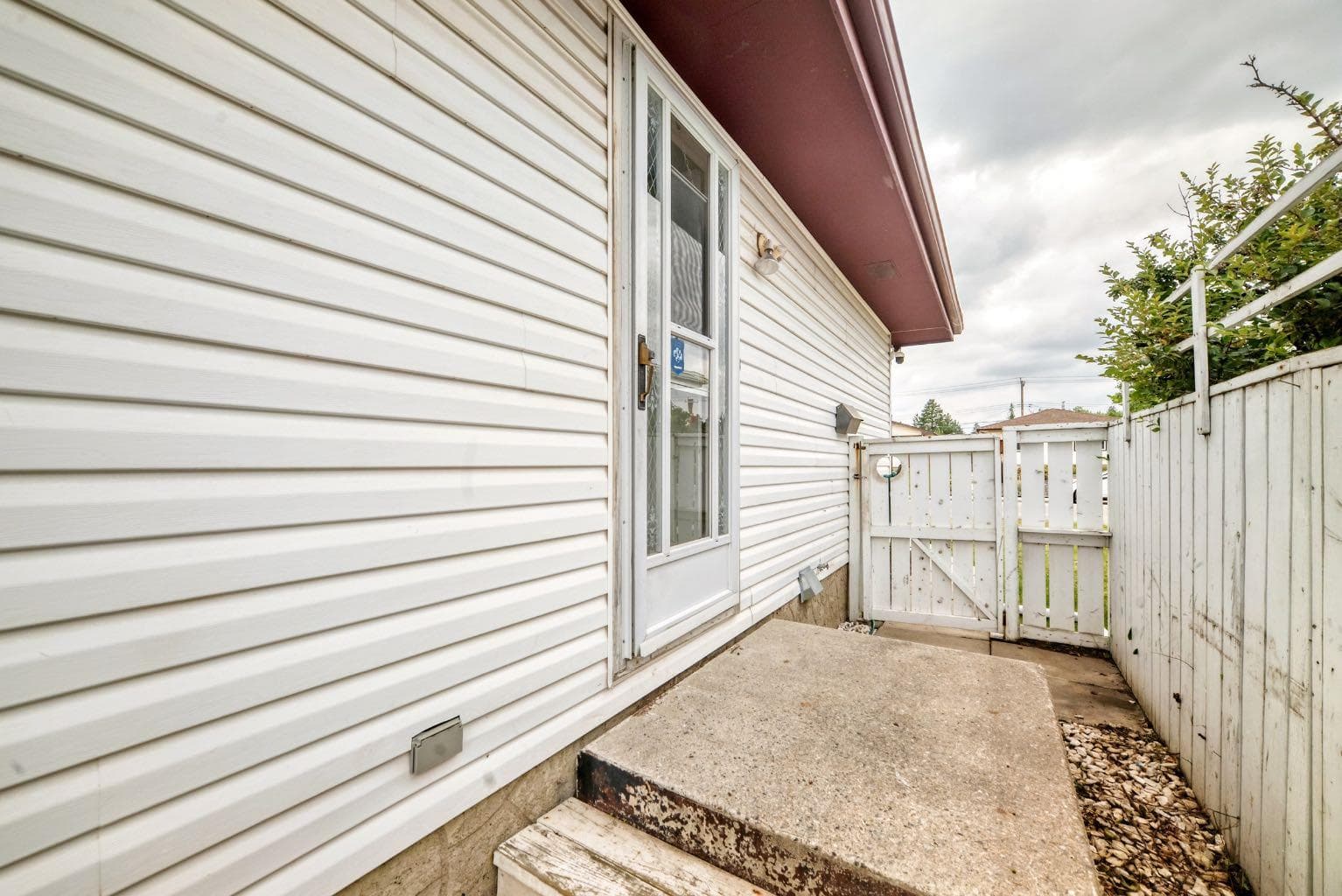 7964 Huntington Road NE
