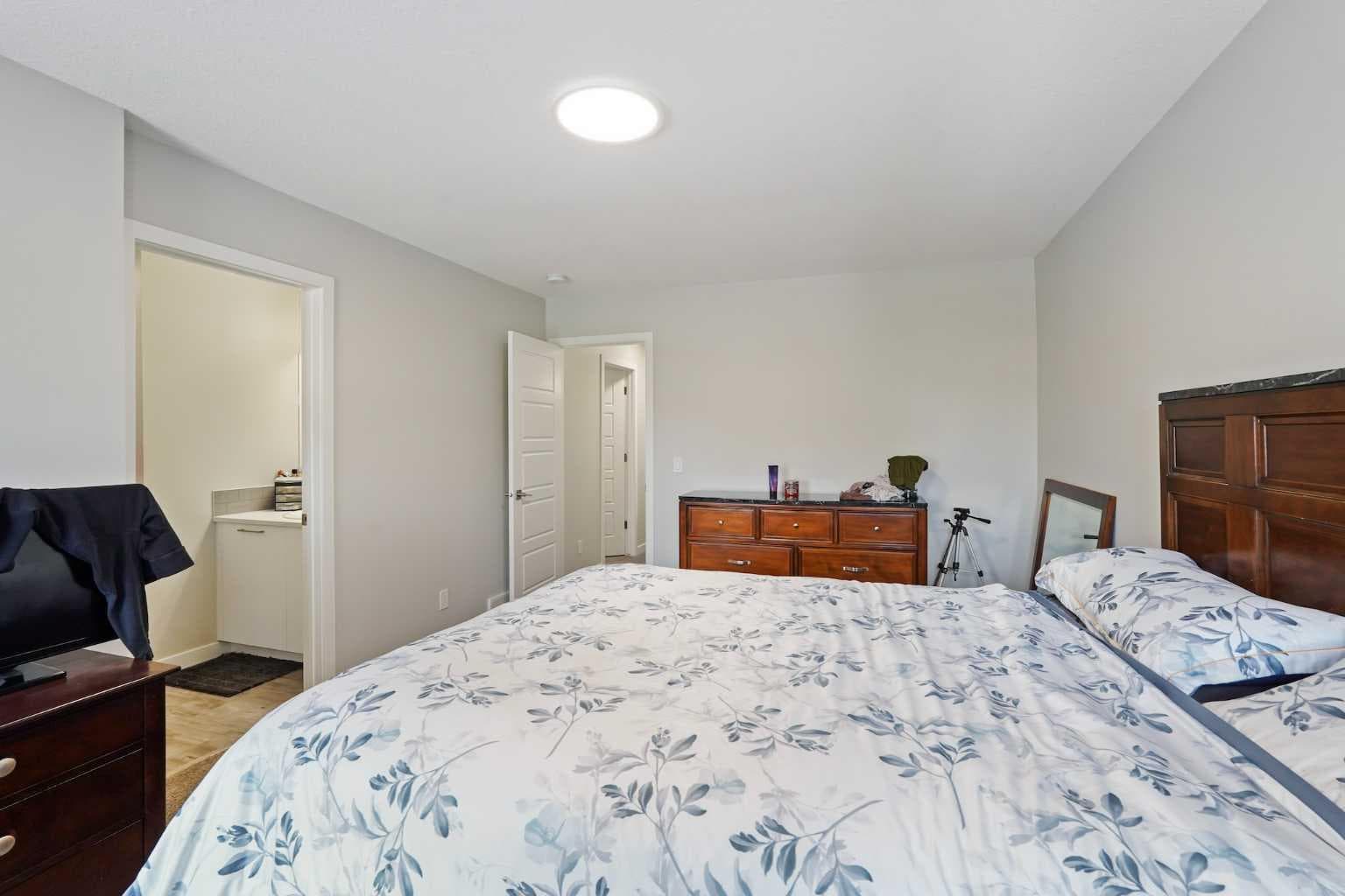 2320 Lancaster Heights SE