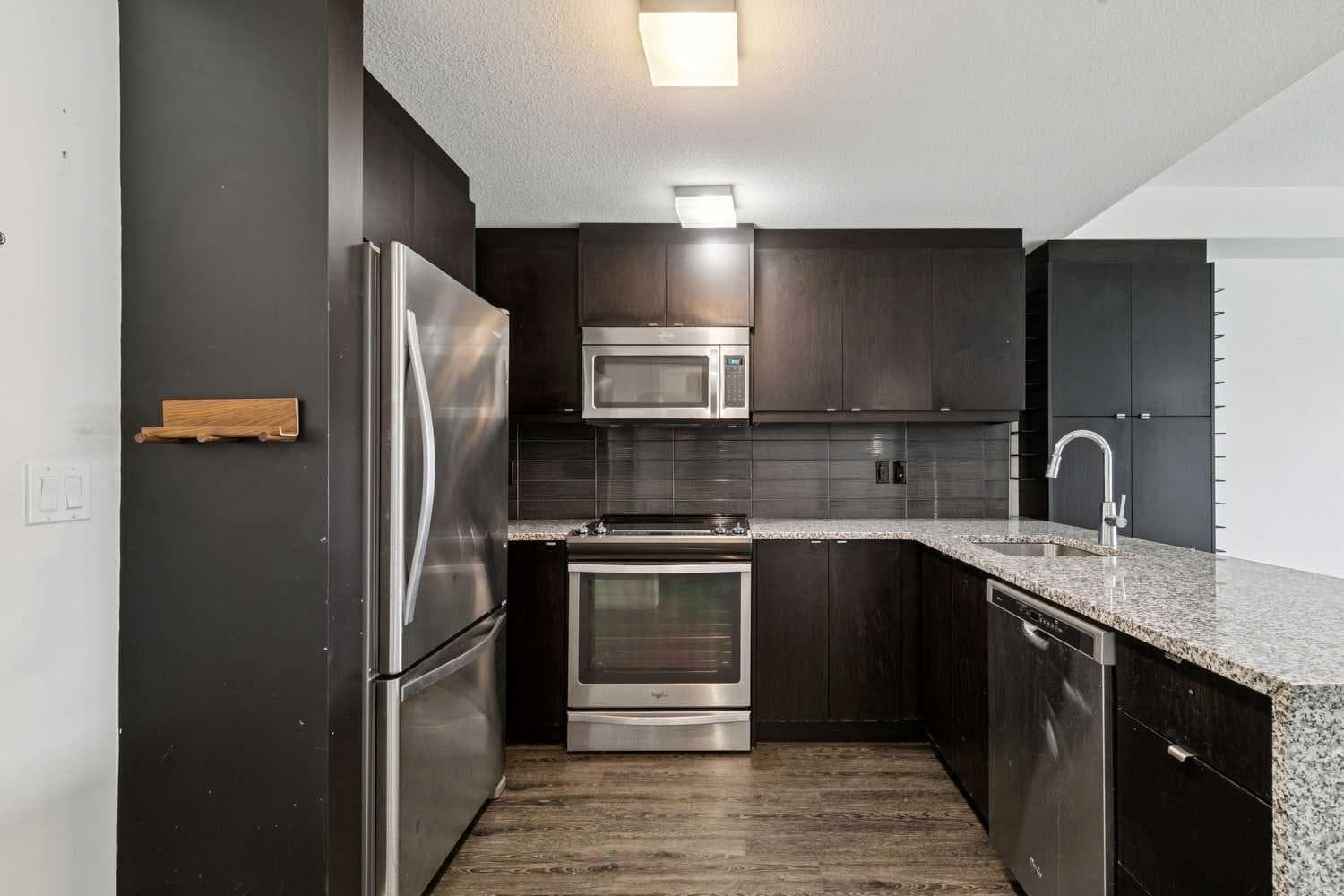 225, 15 Aspenmont Heights SW