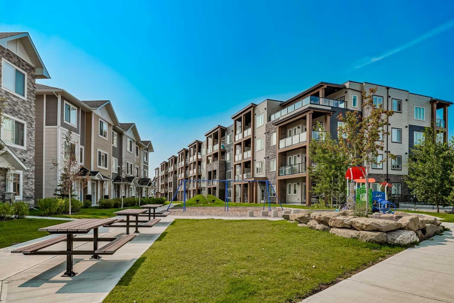 573 Canals Crossing SW