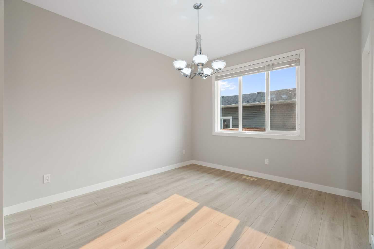 125 Corner Meadows Gate NE