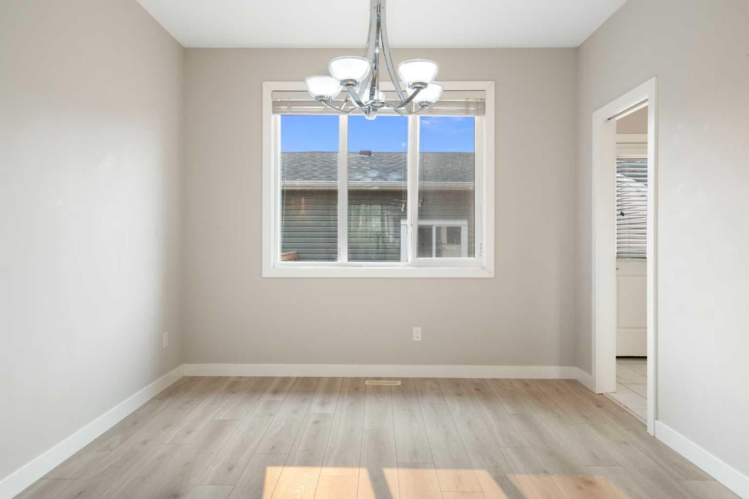125 Corner Meadows Gate NE