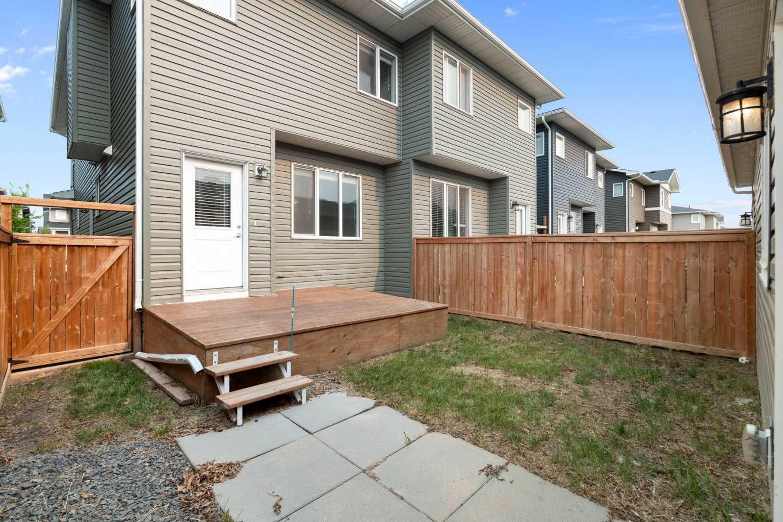 125 Corner Meadows Gate NE