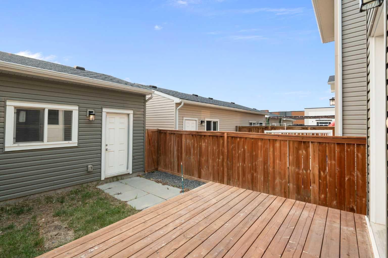 125 Corner Meadows Gate NE