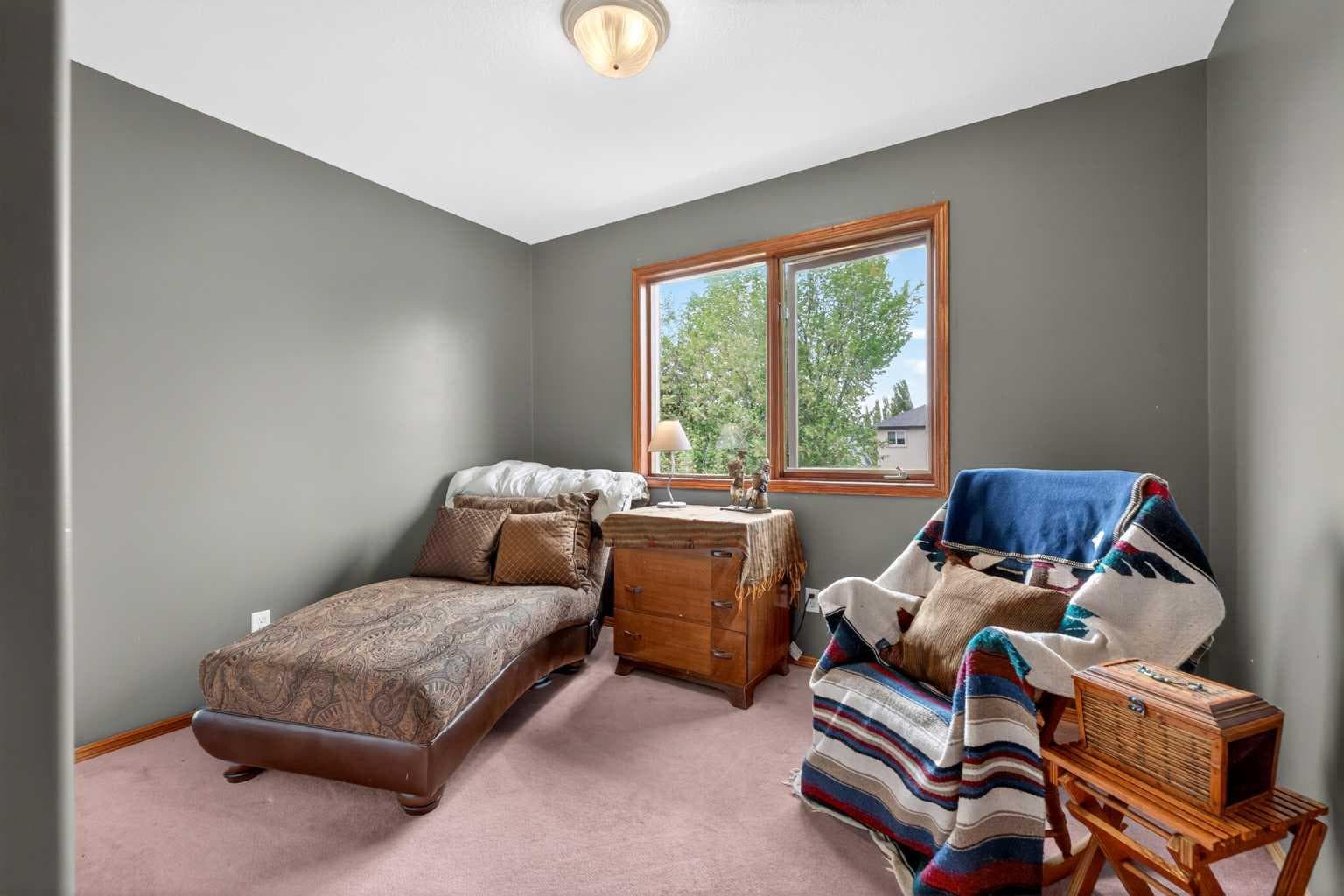 148 Sierra Madre Crescent SW