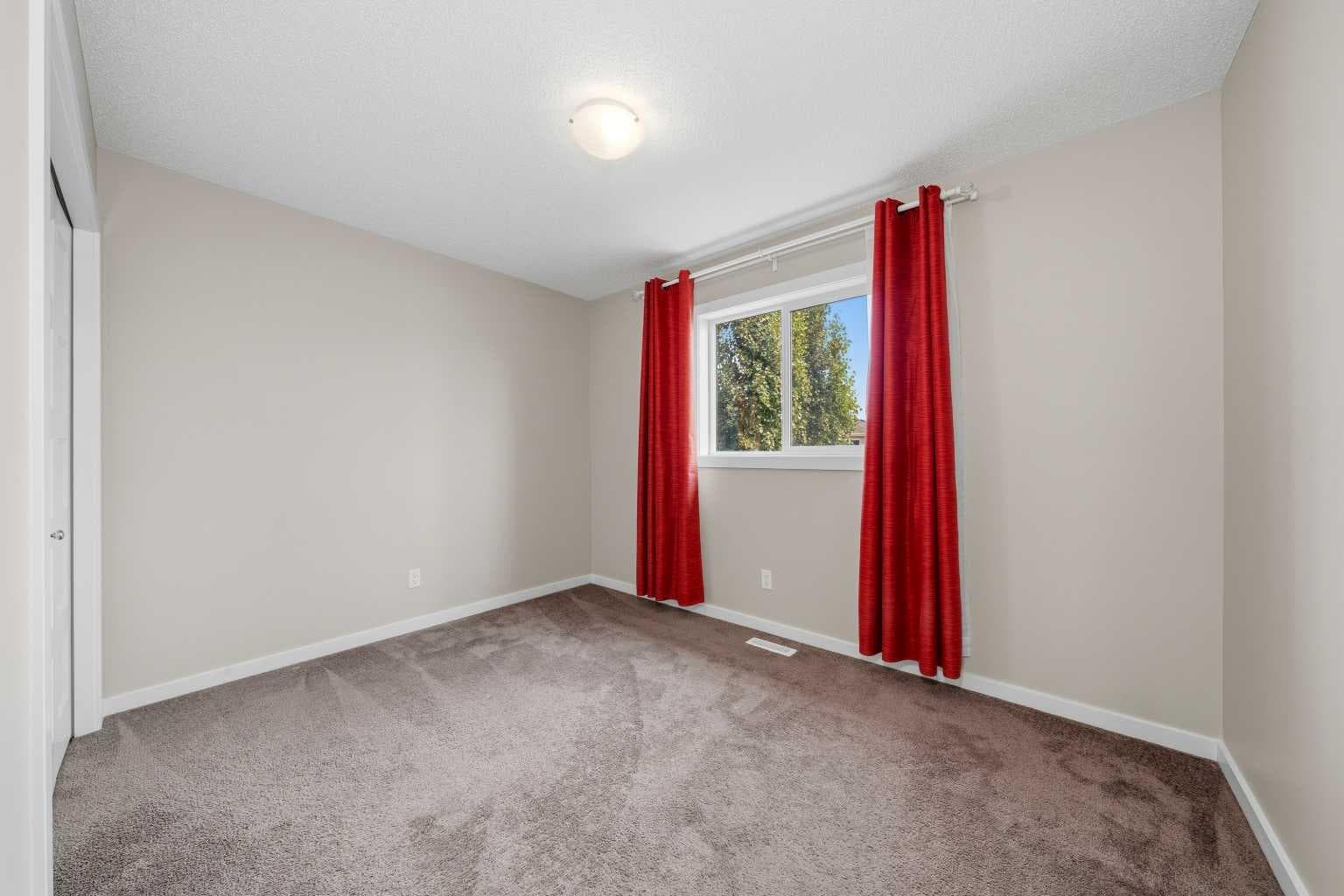 75 Legacy Glen Row SE