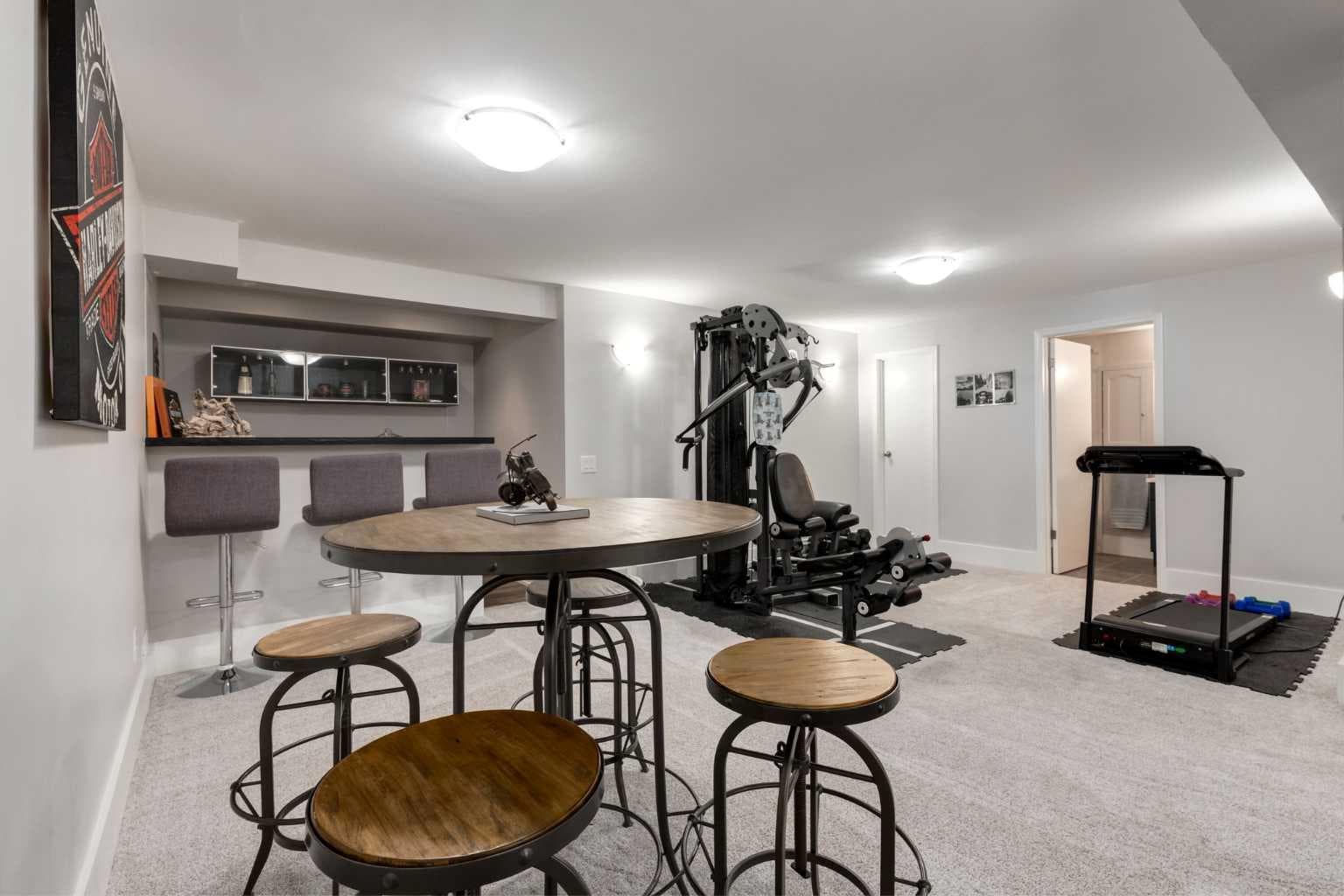 775 STRATHCONA Drive SW