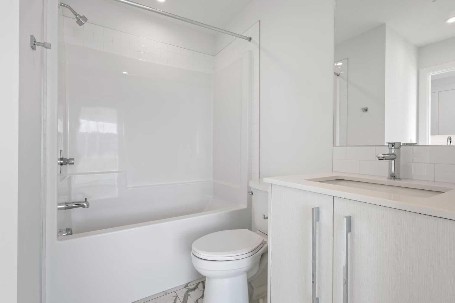 2418, 395 Skyview Parkway NE