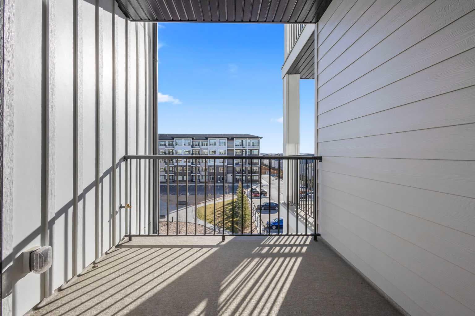 2418, 395 Skyview Parkway NE