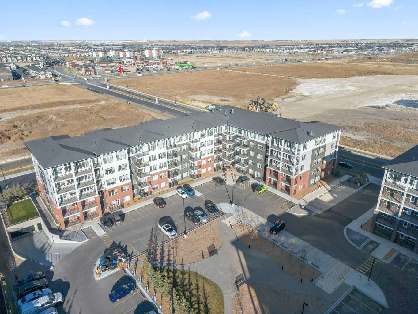 2418, 395 Skyview Parkway NE