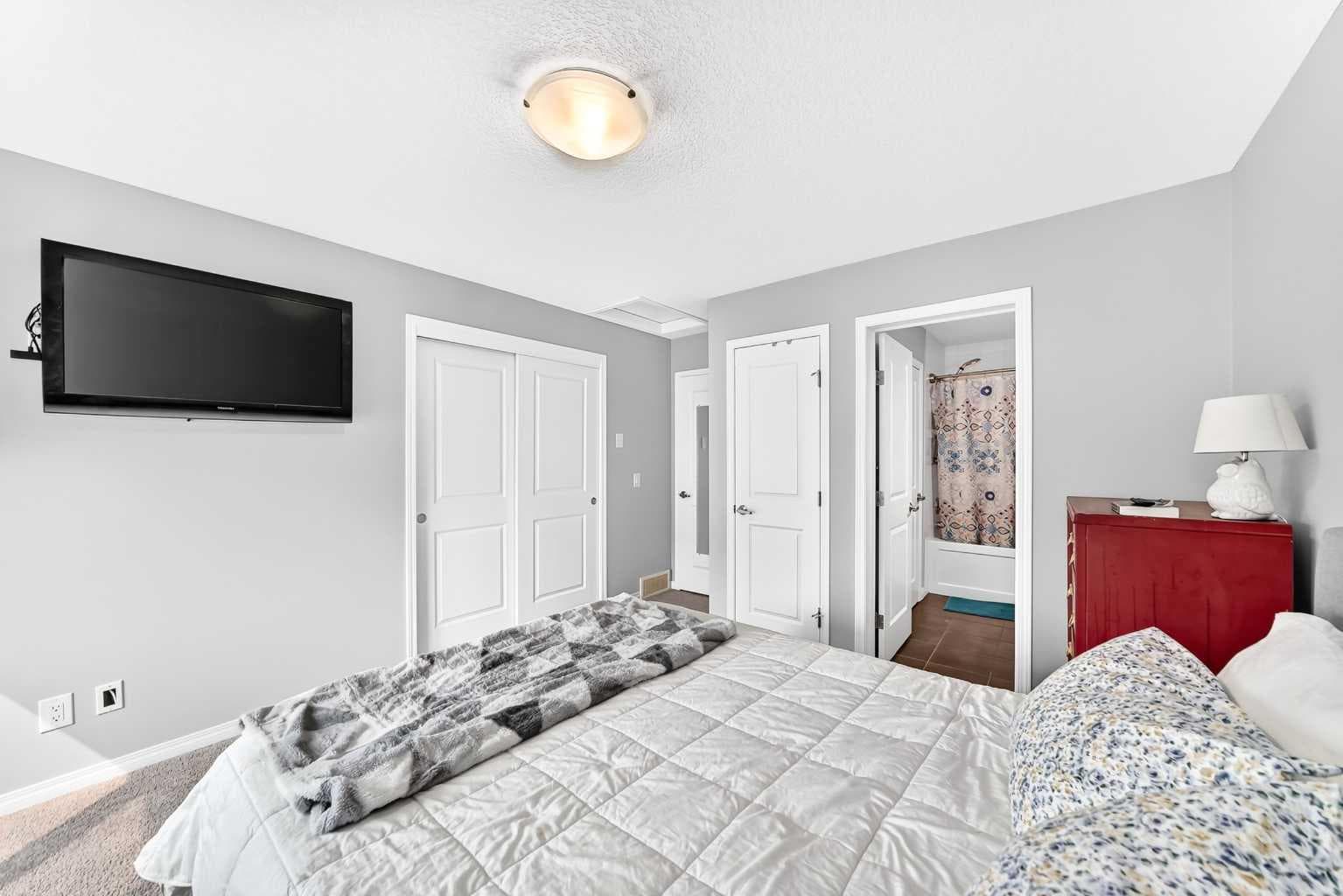 136 Windford Grove SW