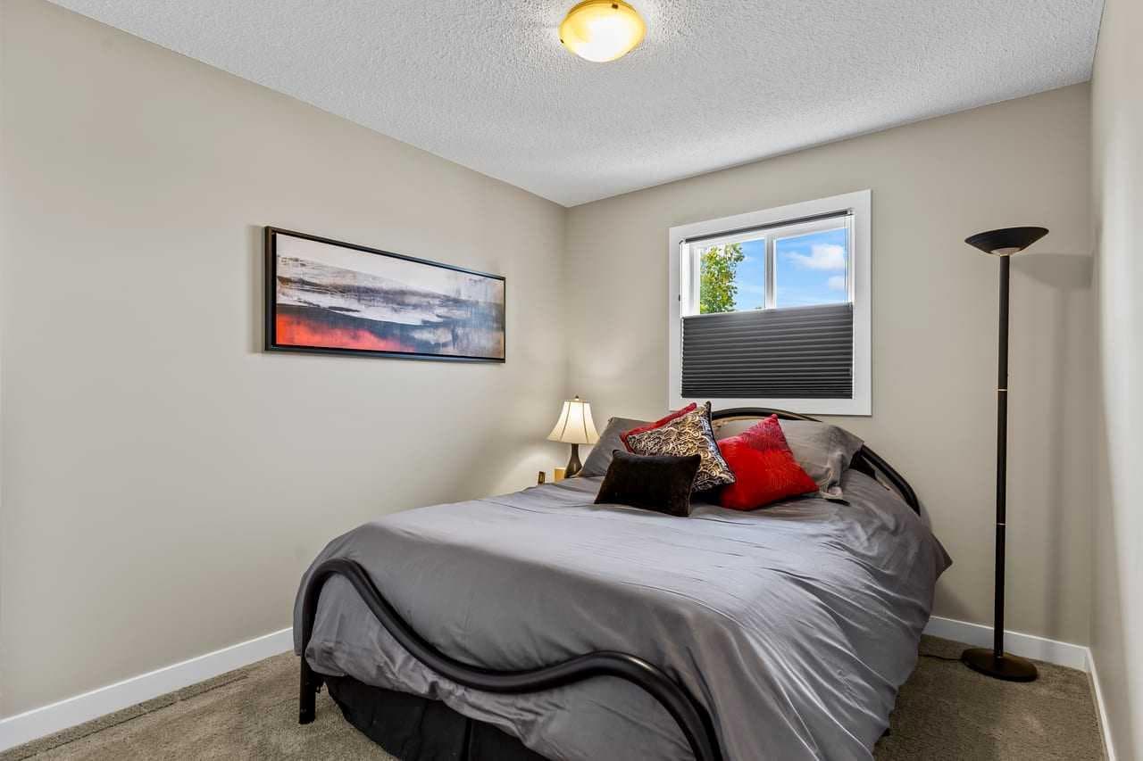 579 Evanston Drive NW