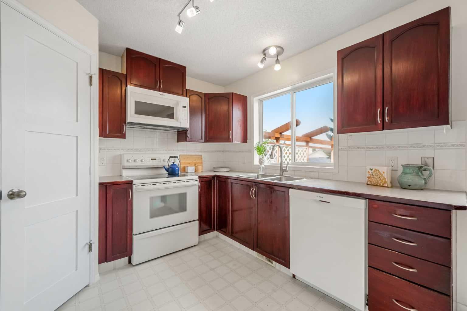 91 Hidden Crescent NW