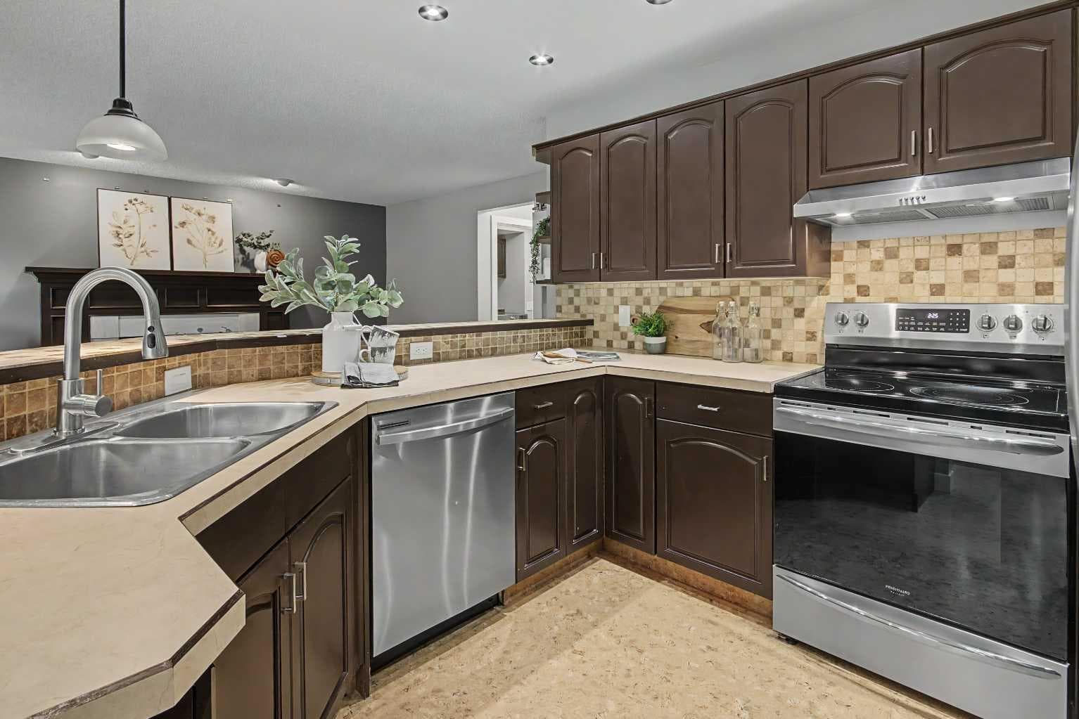 61 Wood Valley Road SW