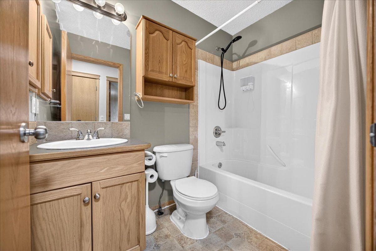2745 Coopers Manor SW