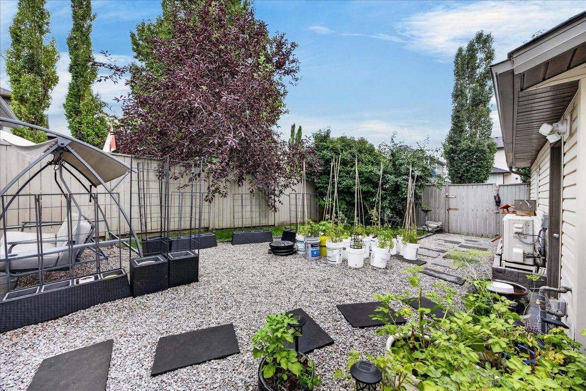 2745 Coopers Manor SW