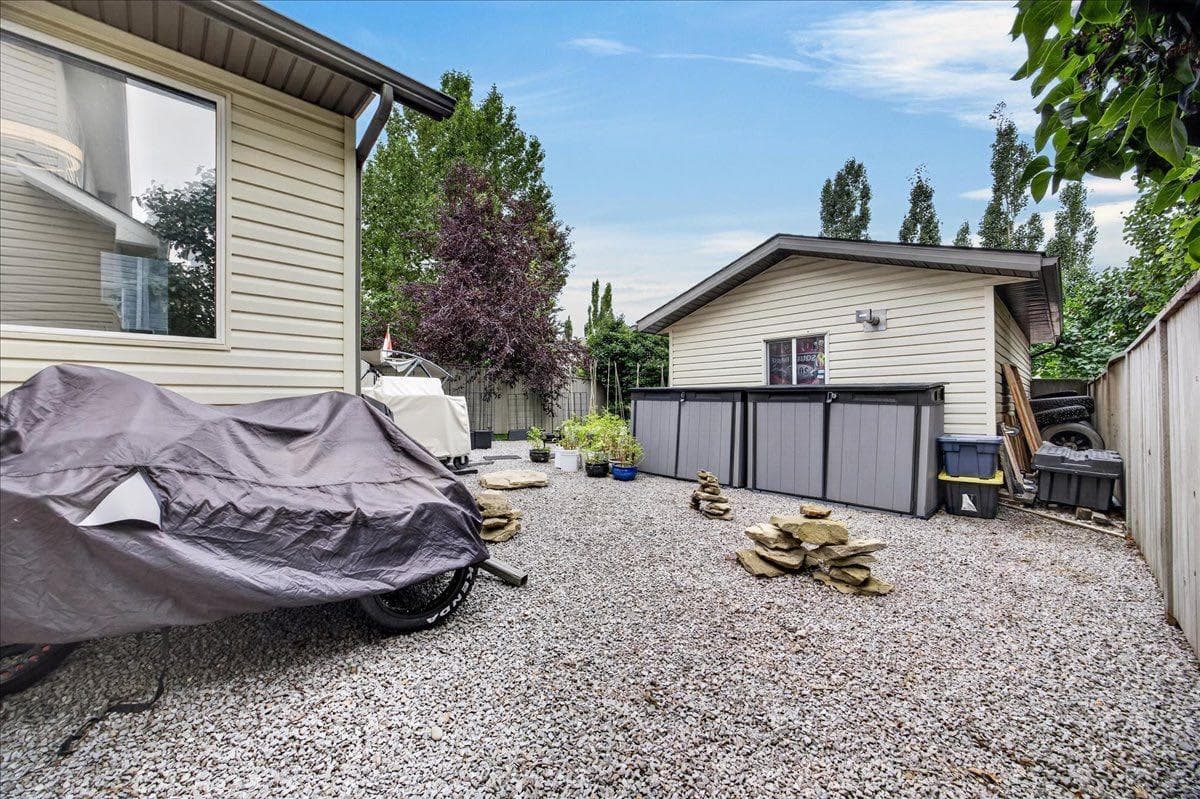 2745 Coopers Manor SW