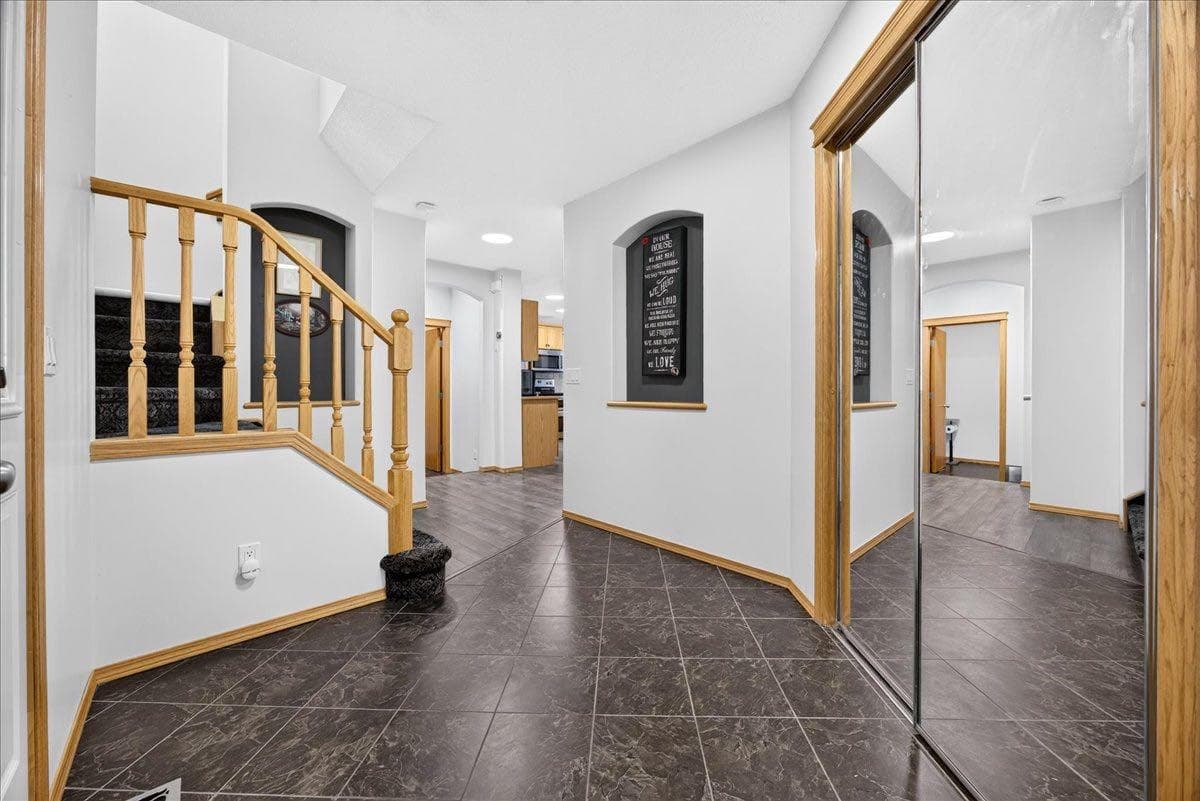 2745 Coopers Manor SW