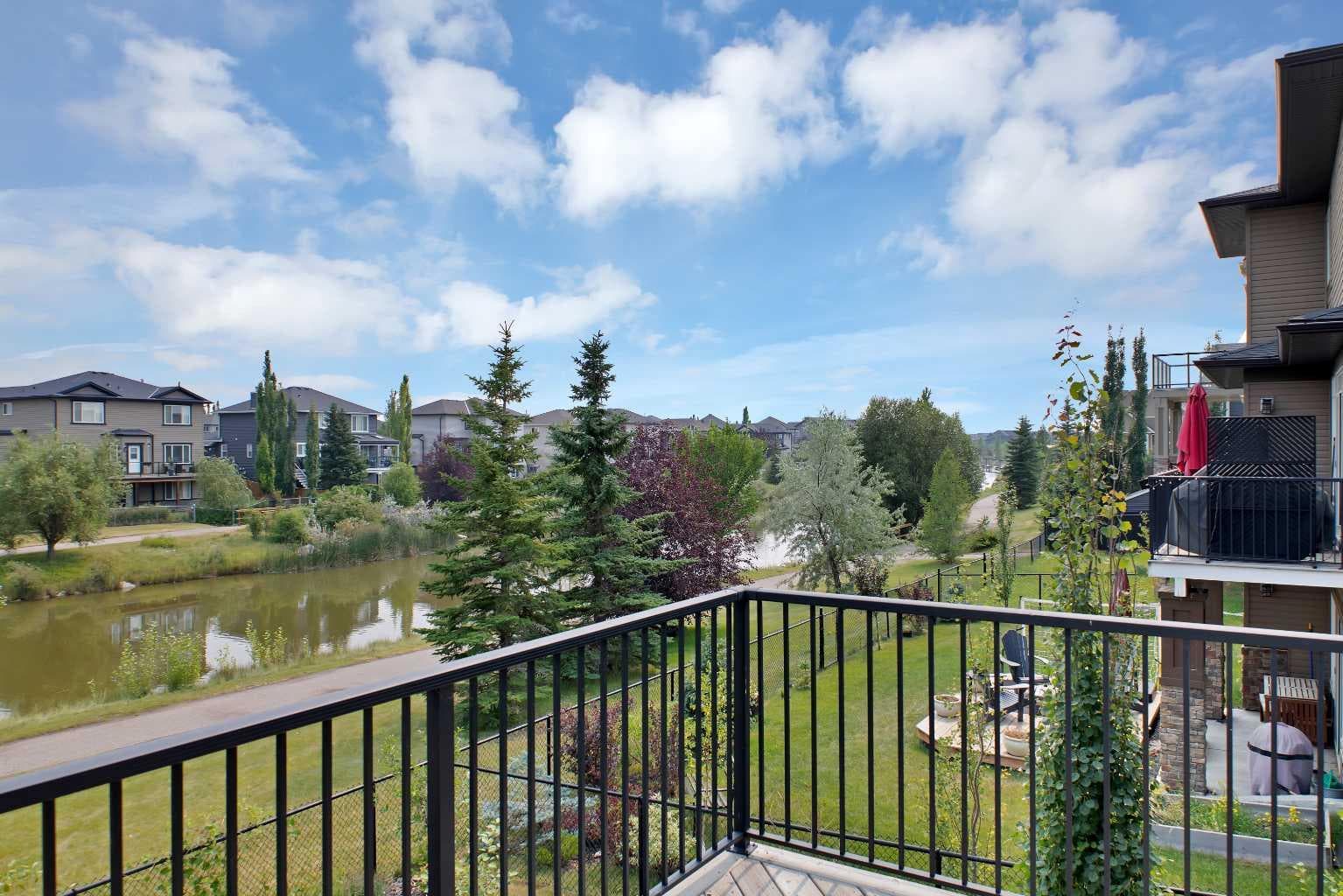 146 Canoe Crescent SW