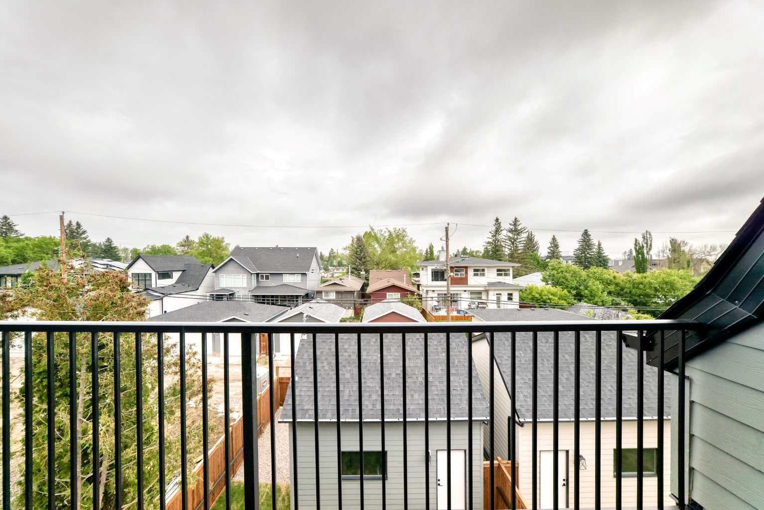 1612 49 Avenue SW