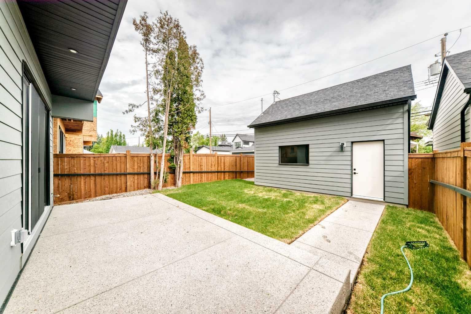 1612 49 Avenue SW