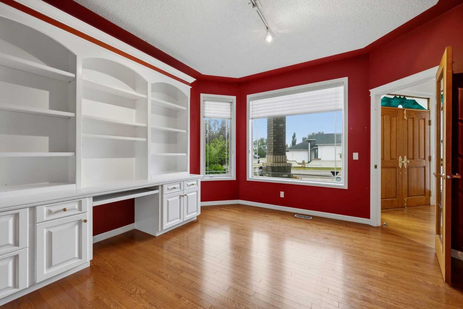 250 Diamond Drive SE