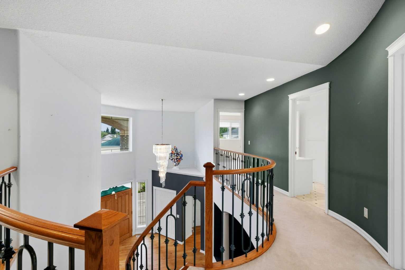 250 Diamond Drive SE