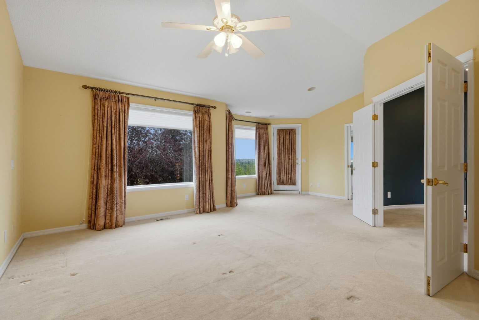 250 Diamond Drive SE
