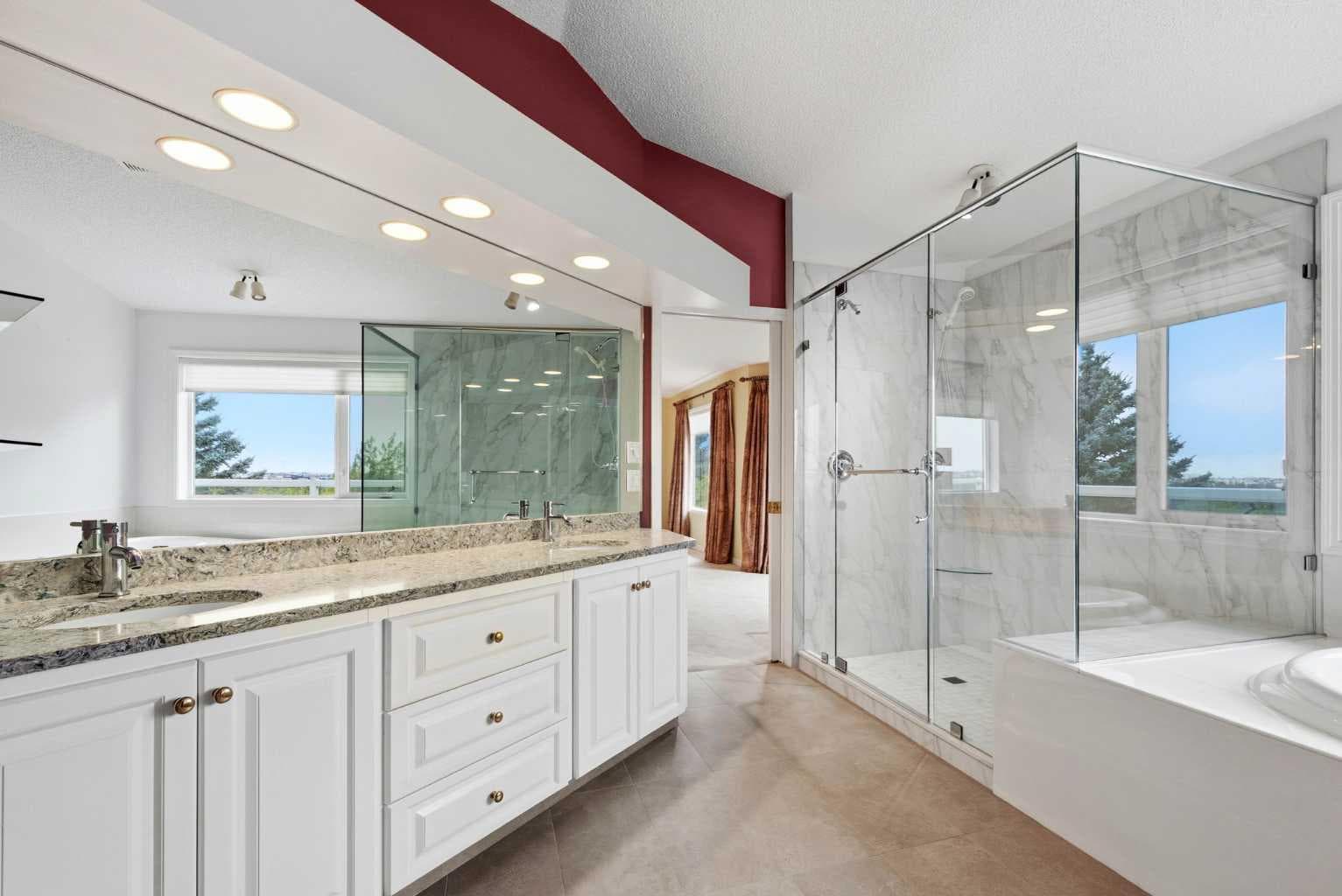 250 Diamond Drive SE