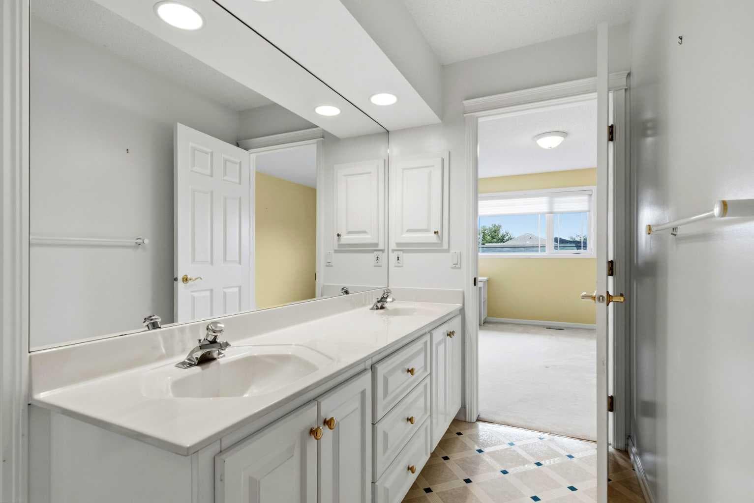 250 Diamond Drive SE