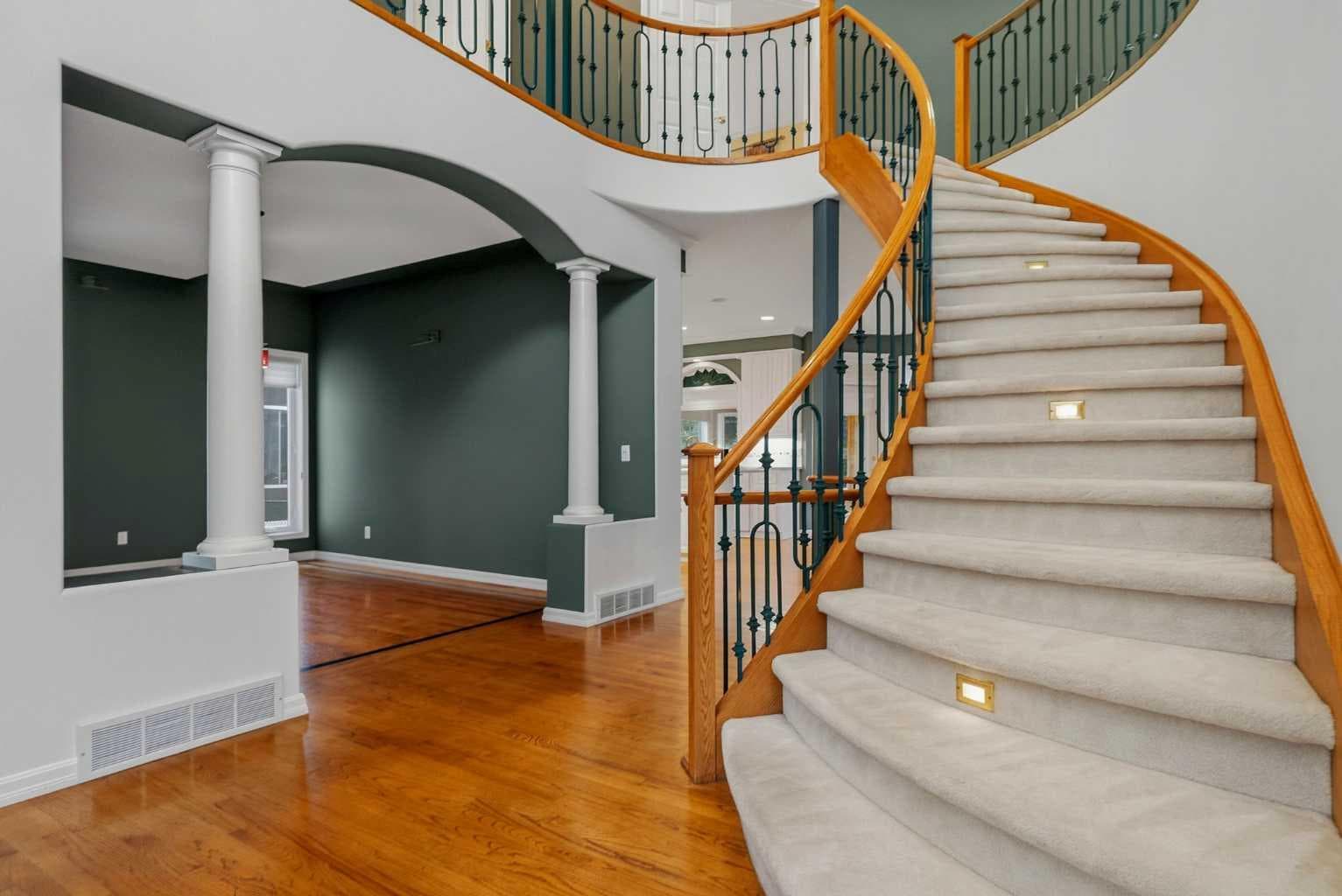 250 Diamond Drive SE