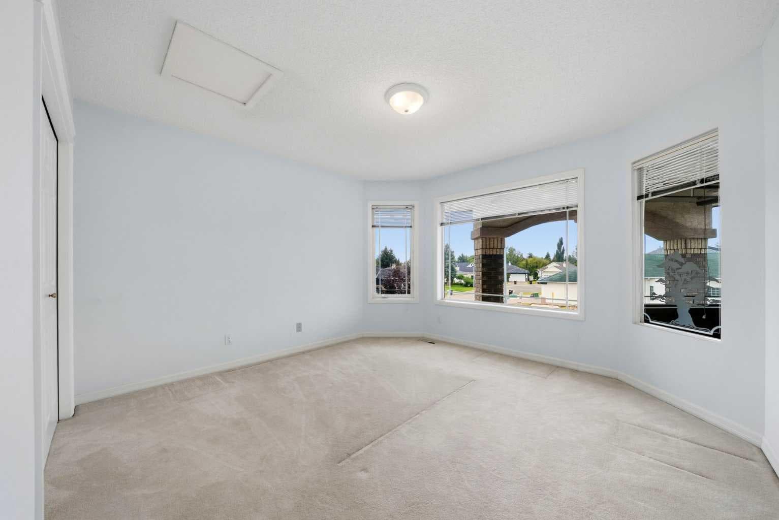 250 Diamond Drive SE