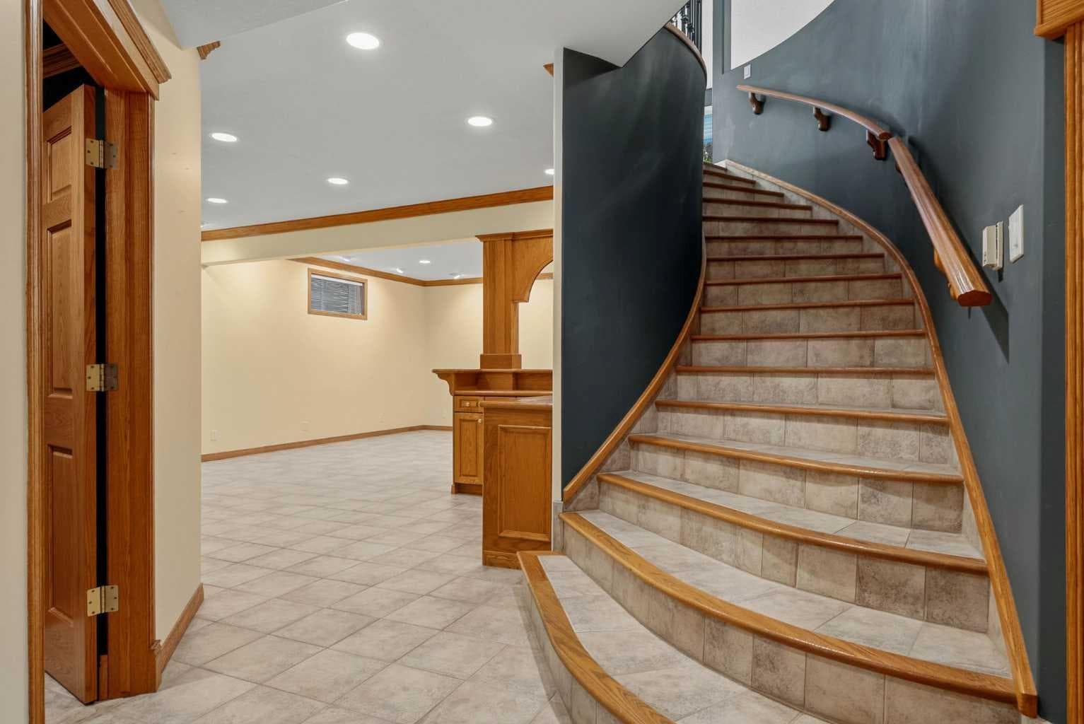 250 Diamond Drive SE