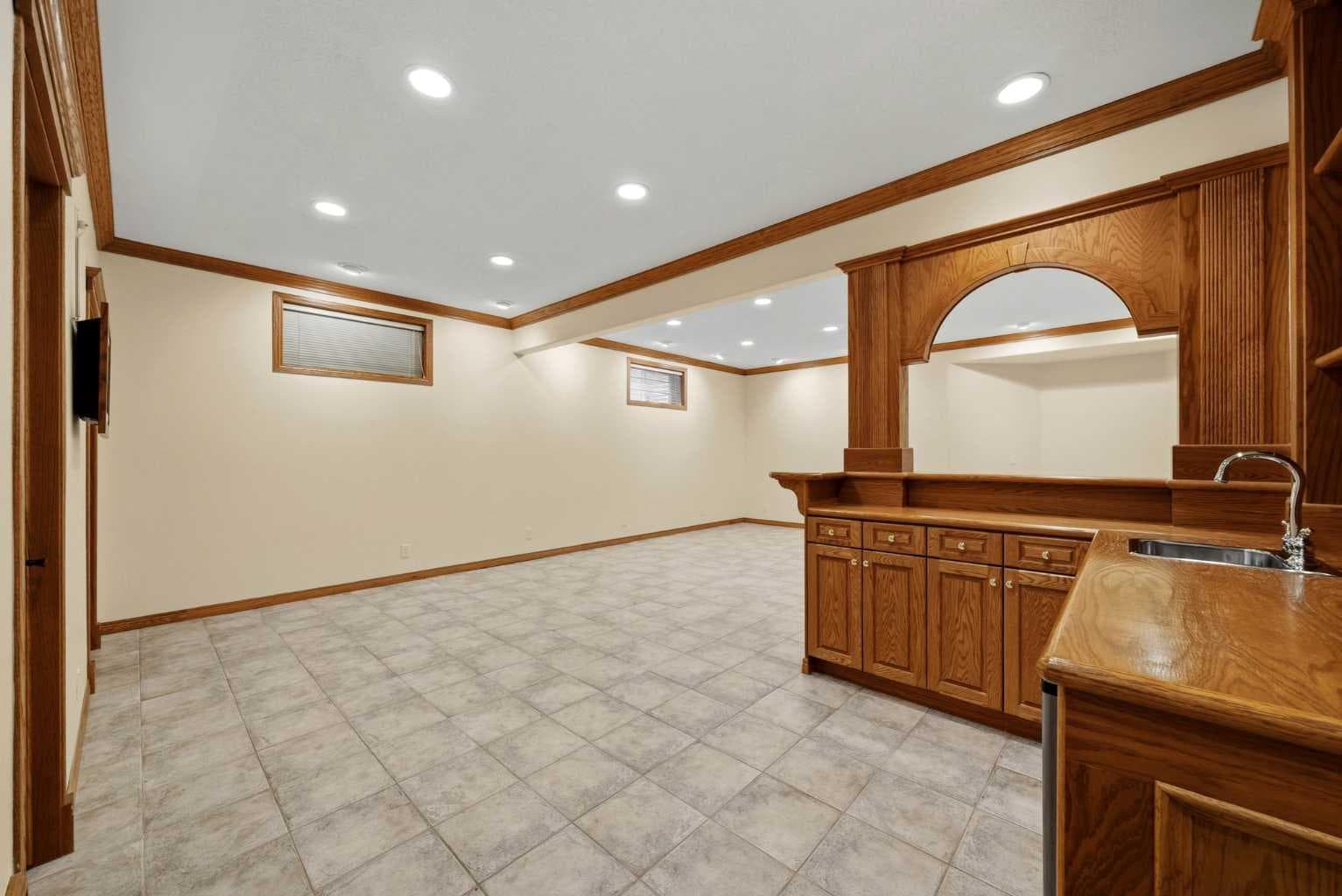 250 Diamond Drive SE